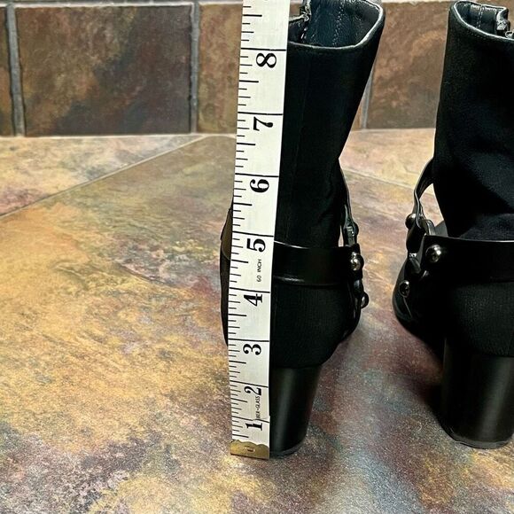 Stuart Weitzman Gore-Tex Black Pointed Toe Ankle Boots 6 M - Picture 5 of 12